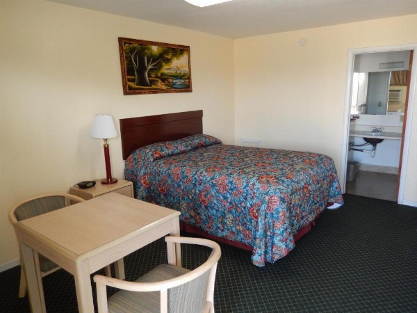 Townsman Motel image 27