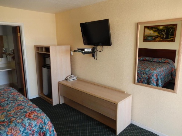 Townsman Motel image 33
