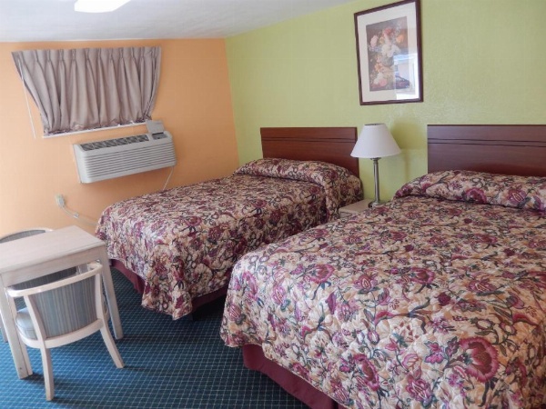 Townsman Motel image 5