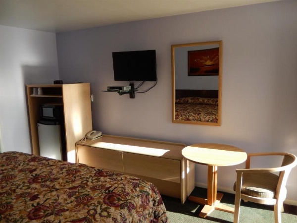 Townsman Motel image 8